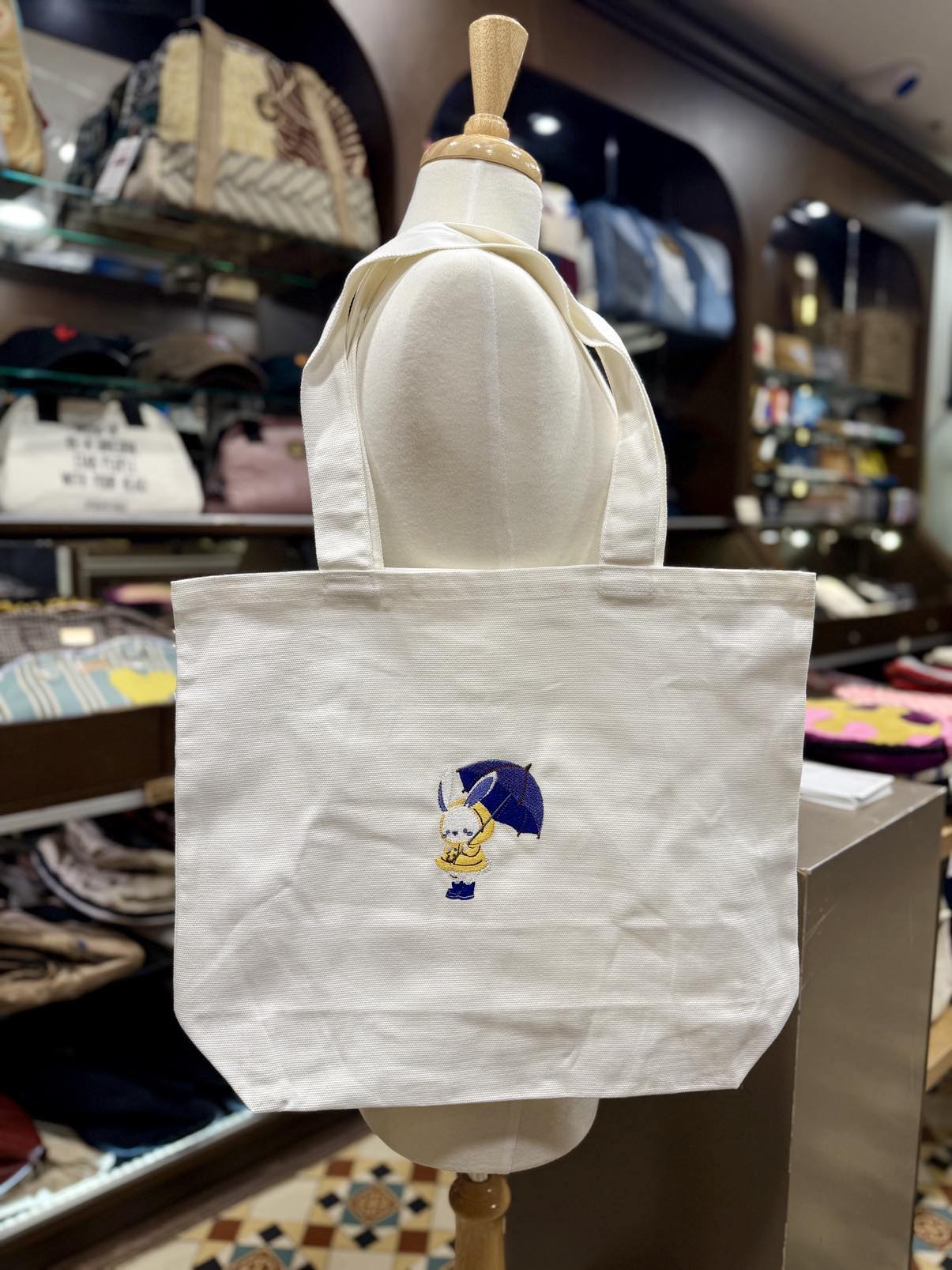 I choose TOTE BAGS to embroider  🪡