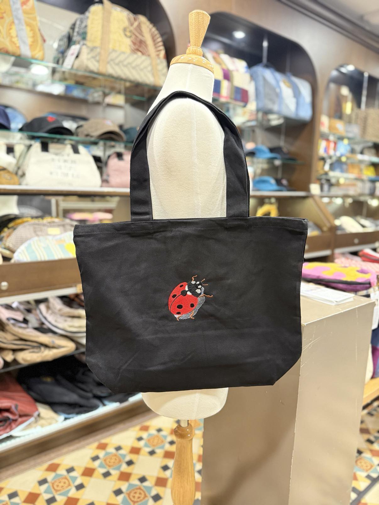 I choose TOTE BAGS to embroider  🪡