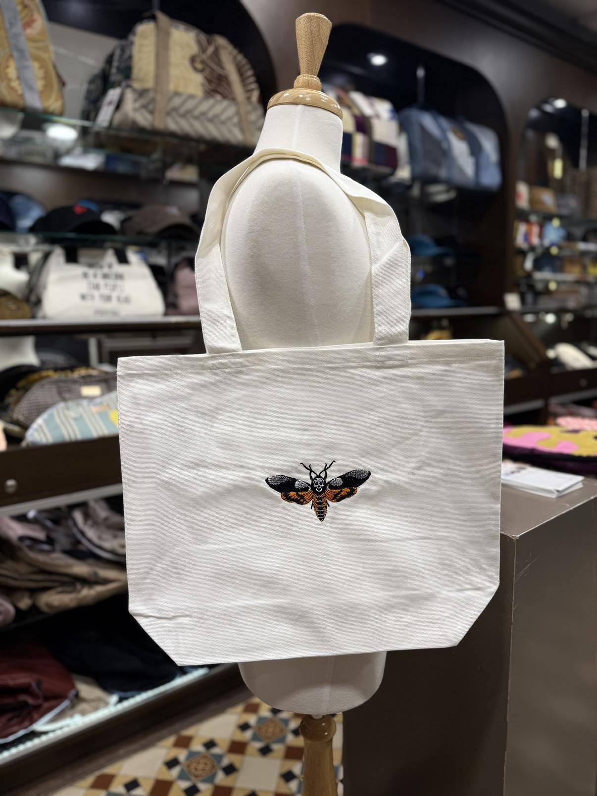 I choose TOTE BAGS to embroider  🪡